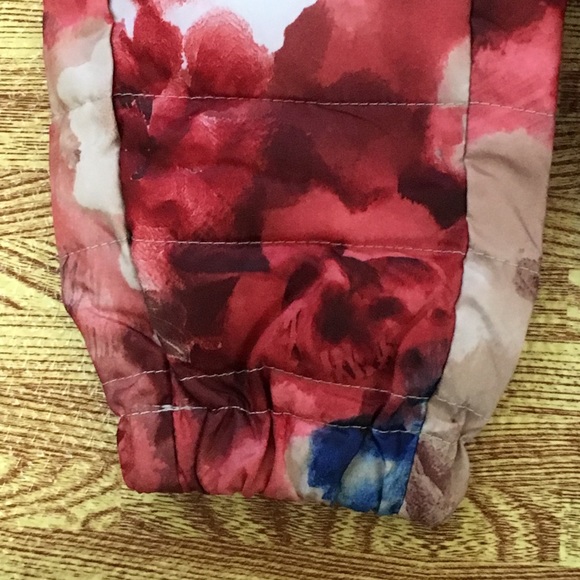 ๐Host Pick๐๐บFLORAL PRINT PUFFER JACKET ๐บ - Picture 5 of 5